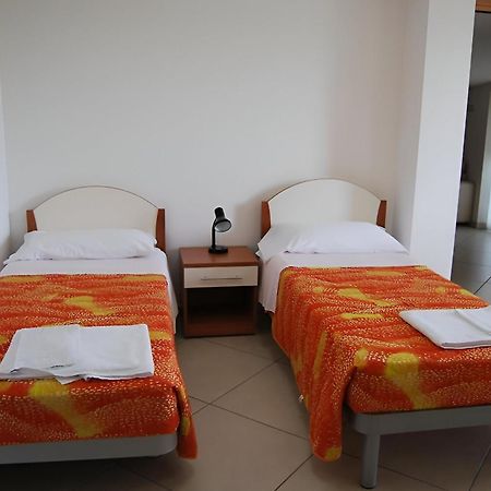 Eu Ropa Hotel Nereto Ngoại thất bức ảnh