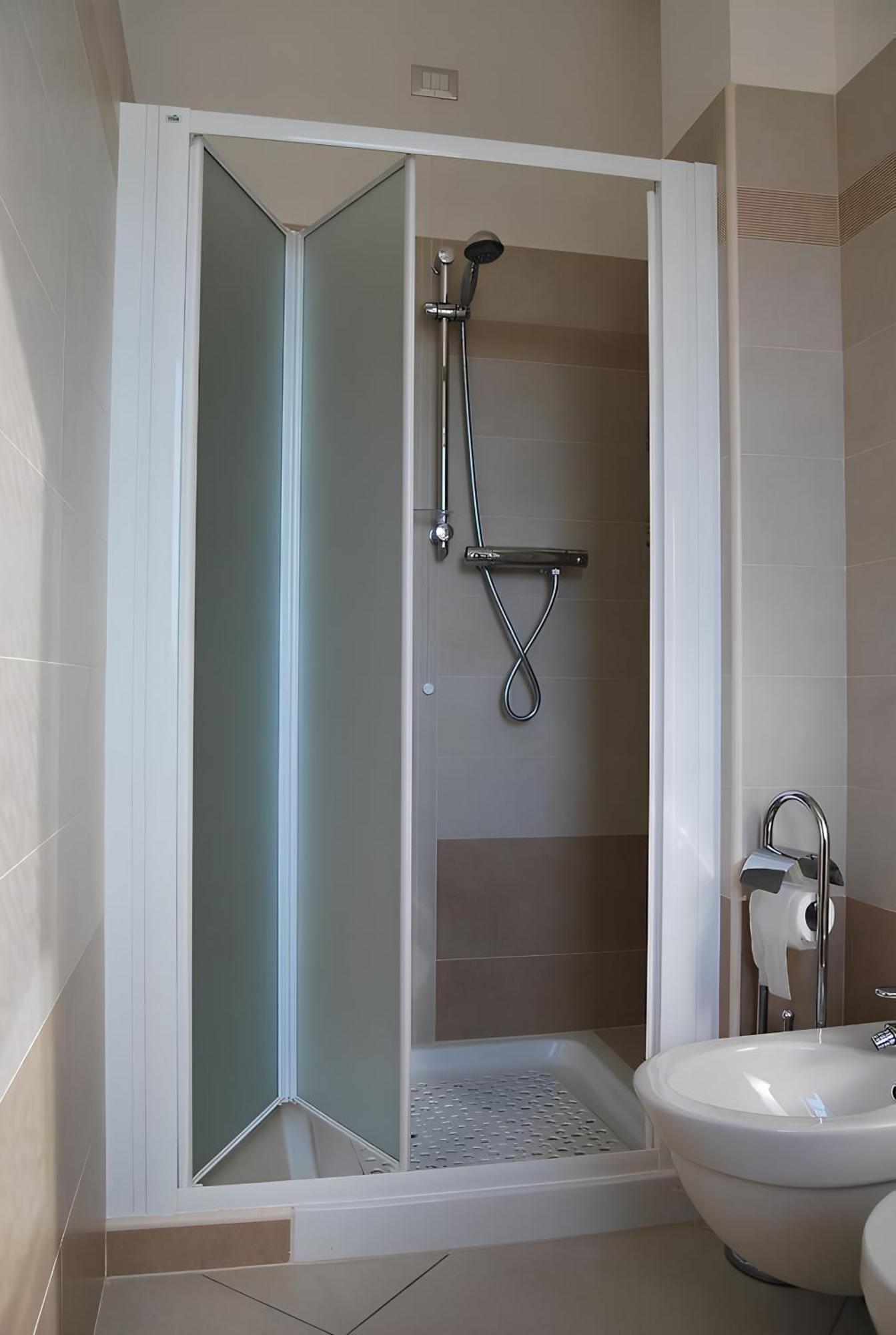 Eu Ropa Hotel Nereto Ngoại thất bức ảnh