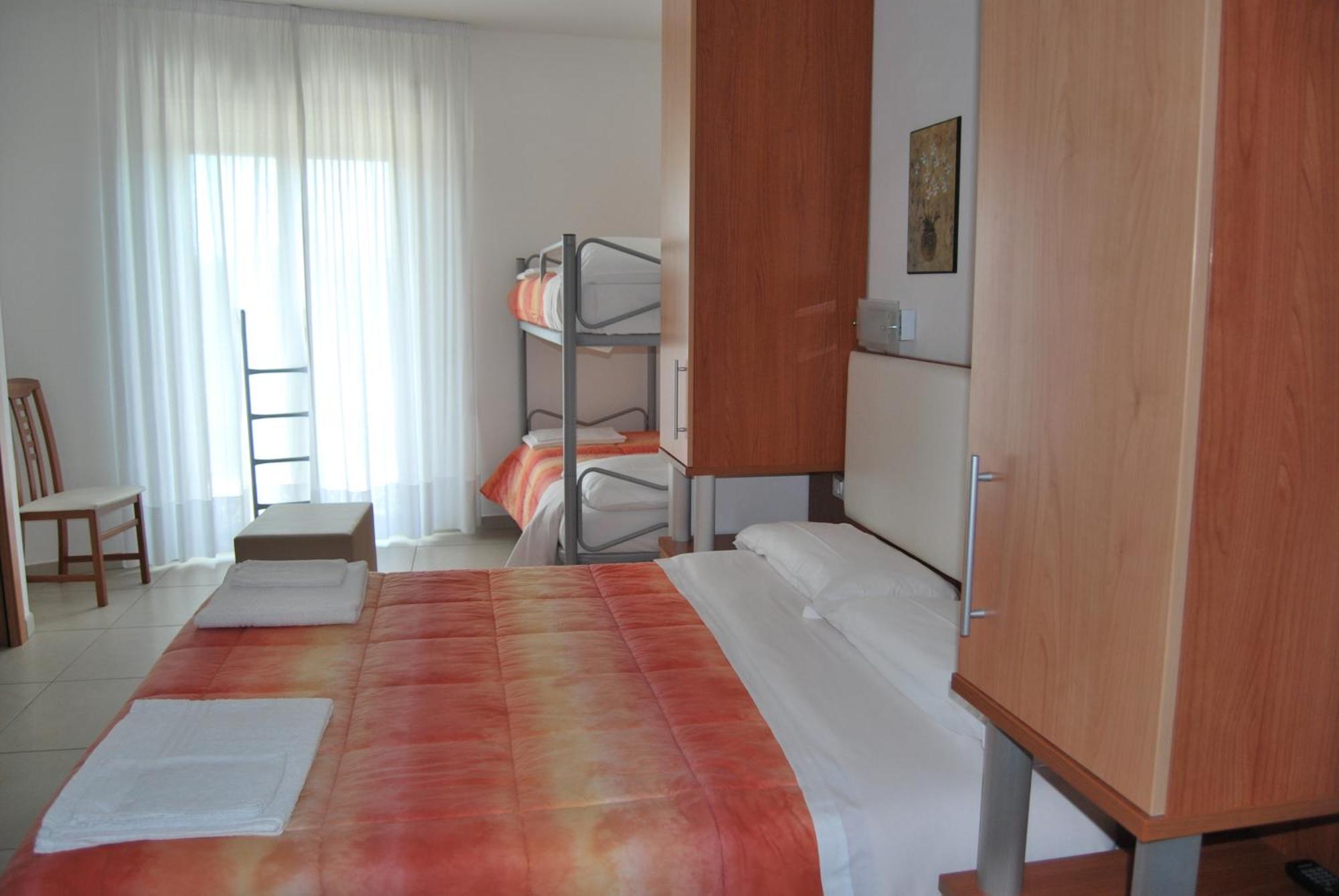 Eu Ropa Hotel Nereto Ngoại thất bức ảnh