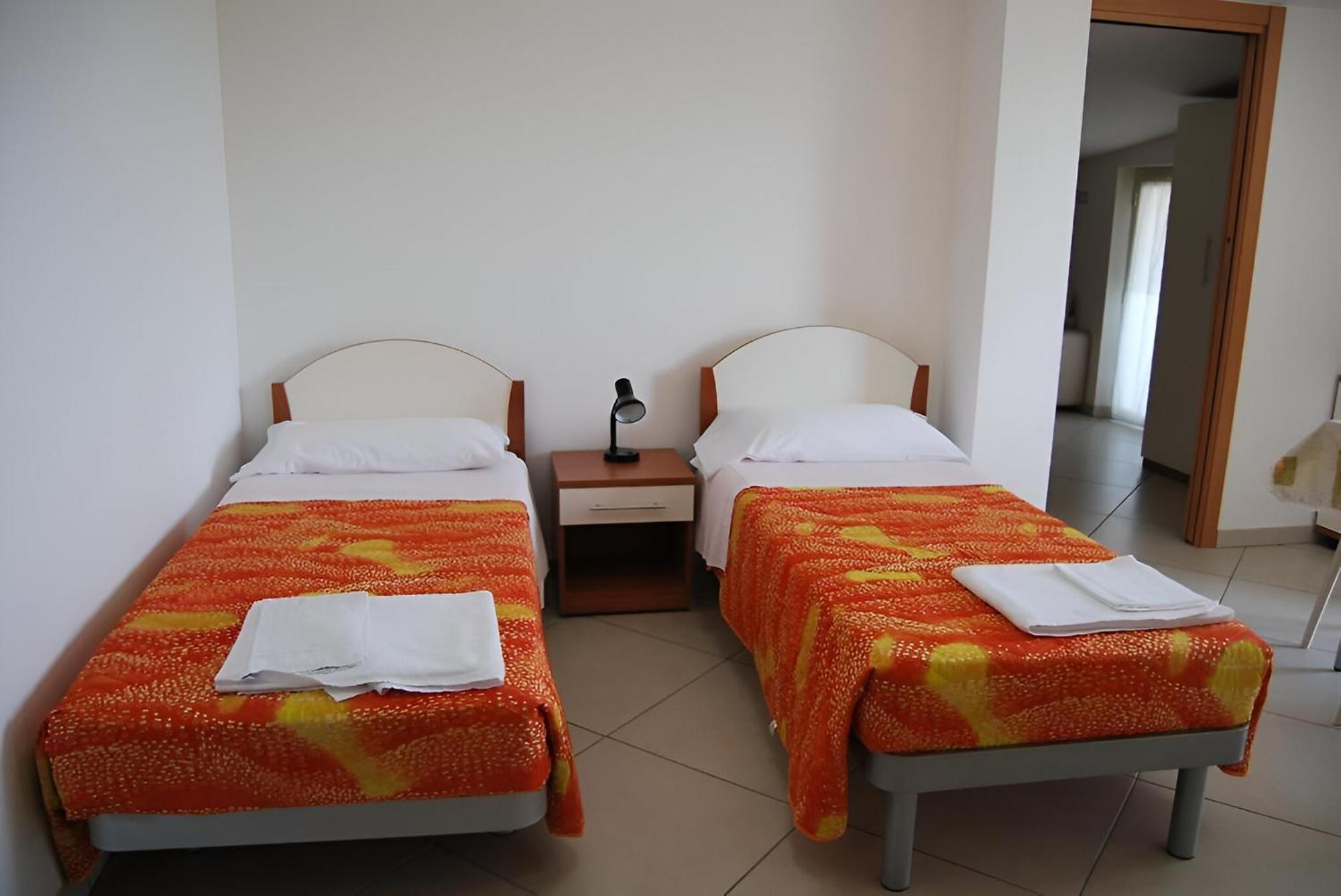 Eu Ropa Hotel Nereto Ngoại thất bức ảnh